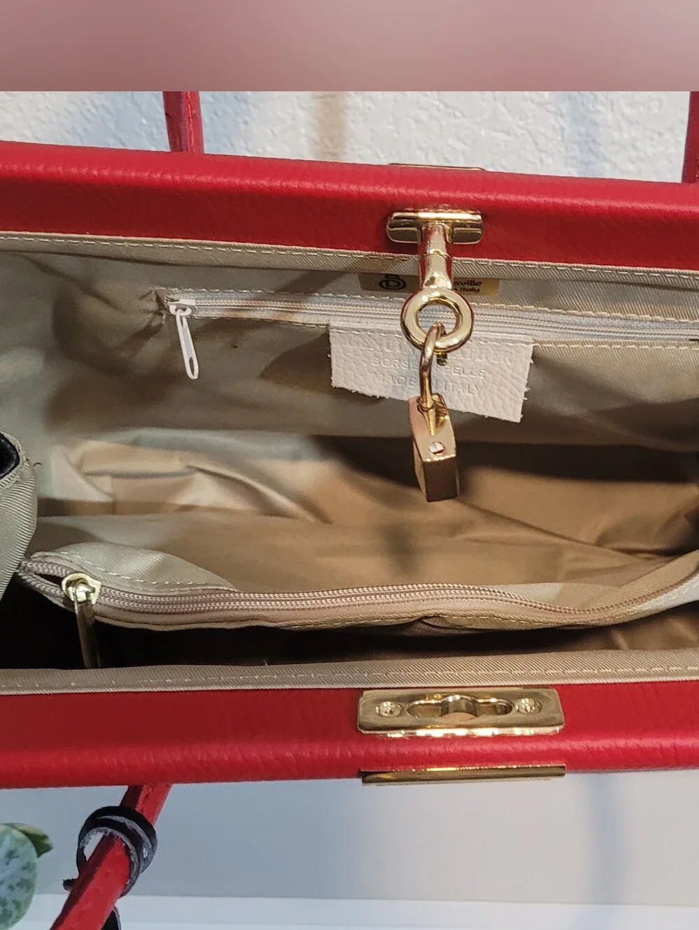 Borse In Pelle Black and Red Leather Top-Handle Women’s Bag Strap. Lock &   Key